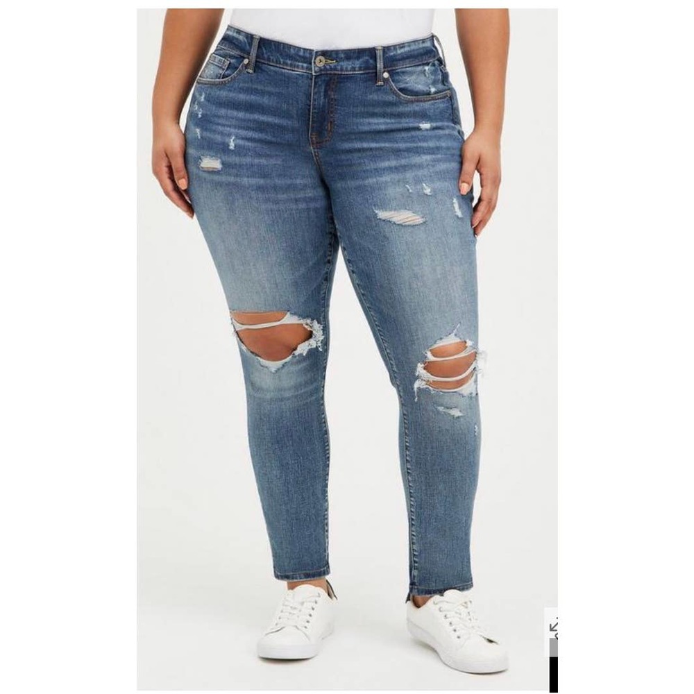 Torrid vintage stretch boyfriend straight distressed jeans size 20s